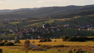 HulajDuszaToLipa - Szybki obrót za ramię, a tam widzimy wieś Maniowy. Takie to miejsc...