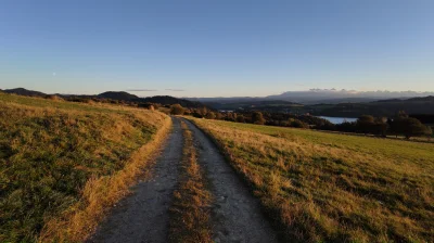 HulajDuszaToLipa - Jeszcze trochę spacerku dalej i coraz ładniejsza panorama okolicy....