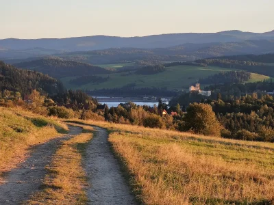 HulajDuszaToLipa - i już z miejsca docelowego widać w oddali zamek w Niedzicy, który ...