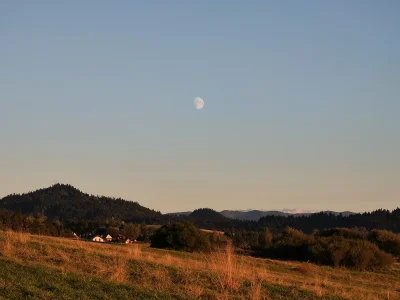 HulajDuszaToLipa - Rzut oka w kierunku Księżyca i również Pienin. Chociaż ich to tam ...