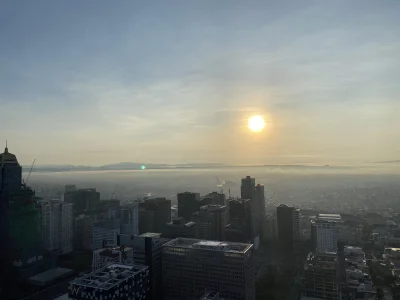 SentineI - Nie ma to jak zyc ponad chmurami/smogiem/mgłą, cokolwiek to jest. 

Takie ...