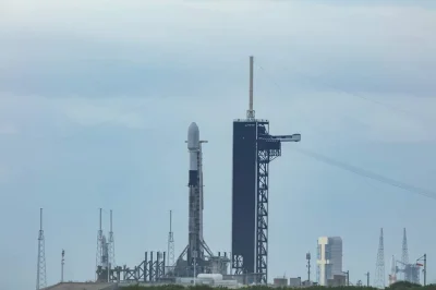 ahura_mazda - Od lewej: Falcon 9, Falcon 9, Delta IV Heavy. Zdjęcie z dziś z Cape Can...