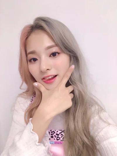 XKHYCCB2dX - #nagyung #fromis9
#koreanka