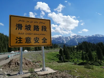 nomadbynature - W Xinjiangu wszystkie oficjalne znaki i szyldy muszą być napisane w d...