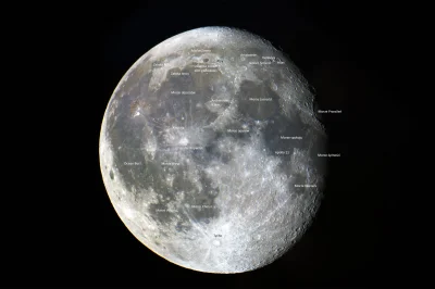 q0084 - Księżyc 92% z 4 października. Kompozycja 18 ujęć na cały Księżyc. Oryginał ma...