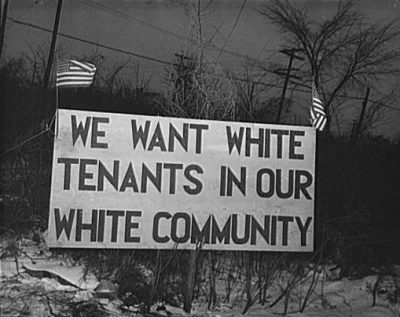 Vokun - Chcemy białych lokatorów w naszej białej społeczności - znak ustawiony w celu...
