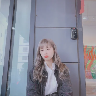 XKHYCCB2dX - #chaewon #april 
#koreanka