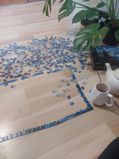 oblaczek - Dzisiaj znowu bawię się super. Pije herbatkę i układam puzzle. Naprawdę je...