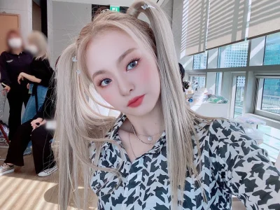 XKHYCCB2dX - #nagyung #fromis9
#koreanka