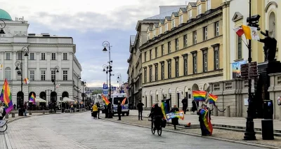 Andreth - To nawet fajnie wygląda... (Zdjęcie z dzisiaj).

#warszawa #teczowepaski ...