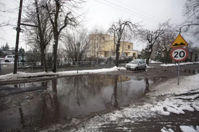 Lesrley - Teraz przez pół roku będzie zimno no i deszcz będzie lał od samego rana a n...