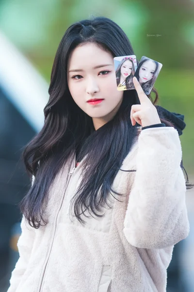 XKHYCCB2dX - #oliviahye #loona
#koreanka