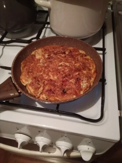 toodrunktofuck - I to jest tortilla. W środku cebula, ziemniaki, papryką i gotowane m...