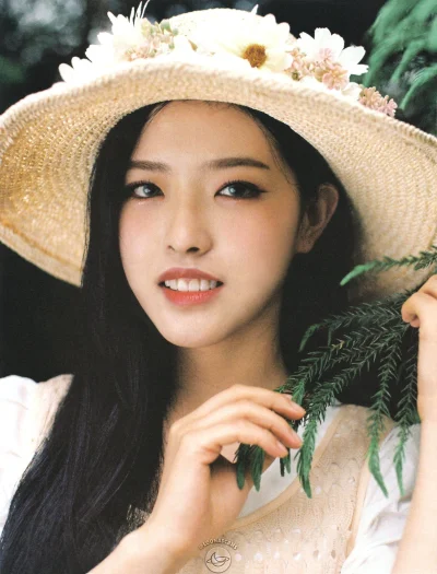 XKHYCCB2dX - #oliviahye #loona
#koreanka