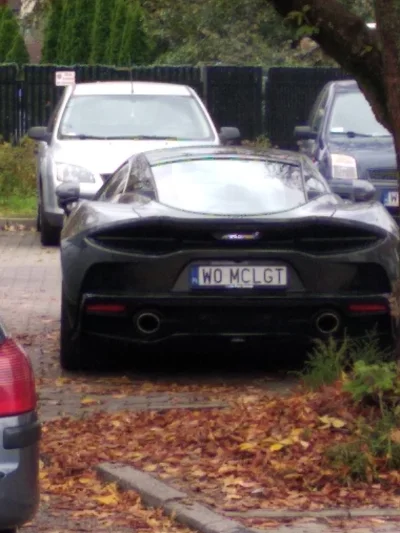 BajerOp - Z przyczajki bo gościu stał obok i głupio było robić zdjęcie.

#carspotting...