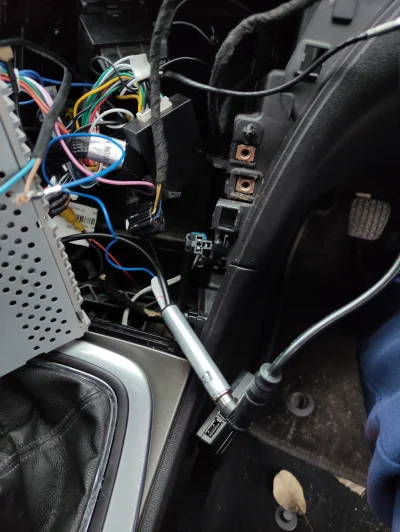 JaTobieTyMi - Mirki czy antena samochoda powinna mieć napięcie? Kupiłem auto z androi...