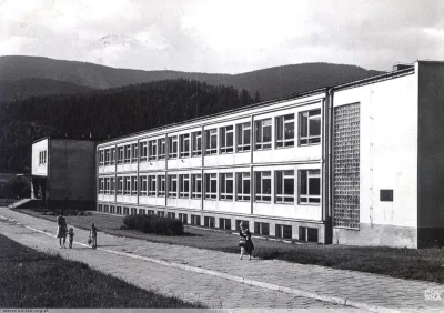 rzuberbozy - Tysiąclatki, szkoły-szpitale (zbudowane w 1966r na 1000lecie polski) 

P...