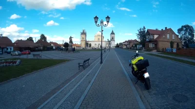 w.....s - Ciekawostka - wawelskie arrasy pierwotnie były ozdobą i ociepleniem tykociń...