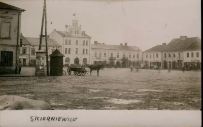 Radus - Rynek zniszczono w 2005 roku. Miasto którego prezydentem był Ryszard Bogusz a...