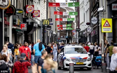 Dutch - @Nieszkodnik: 
jesteś pewien, że w Holandii, mimo braku nakazu, ludzie nie no...