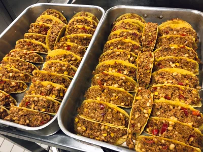 Tryggvason - Może ktoś ma ochotę na tacos ? Brać póki gorące ( ͡° ͜ʖ ͡°)

#kuchcikmor...