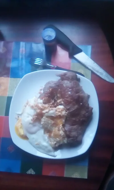 anonymous_derp - Dzisiejsze śniadanie: Antrykot smażony na maśle klarowanym, pięć jaj...