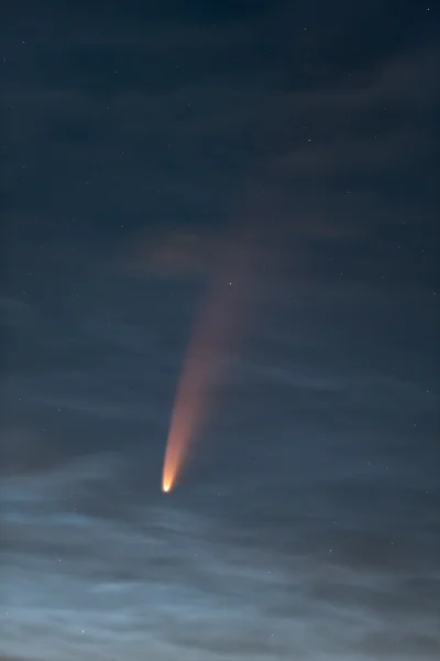 namrab - Pamiątka z lipca - kometa C/2020 F3 (NEOWISE) na tle obłoków srebrzystych.
...