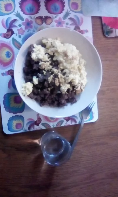 anonymous_derp - Dzisiejszy obiad: Smażona wołowina mielona, jajecznica z 3 jajek, só...