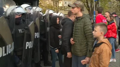 K.....J - Nie potrafisz protestować? Użyj jako tarczy obronnej dziecka ( ͡° ͜ʖ ͡°)
#...