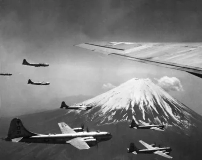 wfyokyga - B-29 w tle góra Fuji