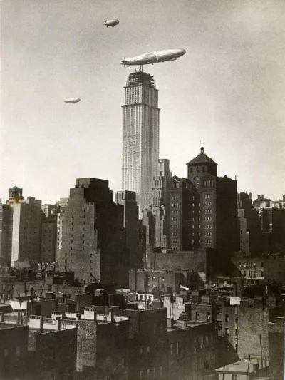 myrmekochoria - Empire State Building podczas budowy ze sterowcami w tle, Październik...