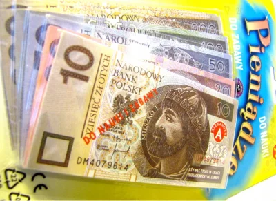 wiecejszatana - @mamjuzkonto: 

e tam, garść groszówek i zabawkowe banknoty 200zł b...