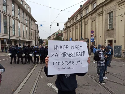 C.....E - Siema. 
Byłem dzisiaj na proteście. 
Jak jakieś mirabelki chcą mi podzięk...