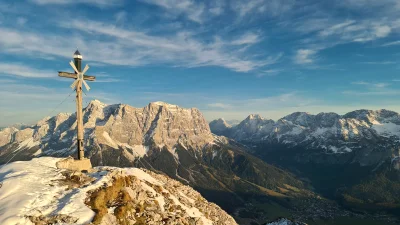 Hellvis - Daniel (2340m n.p.m.), Austria. W tle Zugspitze, najwyższy szczyt niemiecki...