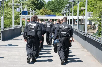 Langusta_Pospolita - @slx2000: Wystarczy zgapić od Niemców, gdzie każdy policjant w r...