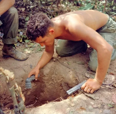 SirGodber - #vietnamwar #wojna #wojnawkolorze #historia #historiajednejfotografii

ST...