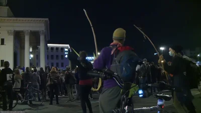 paramyksowiroza - Robi się groźnie. Pojawili się wędkarze!

#protest #Warszawa