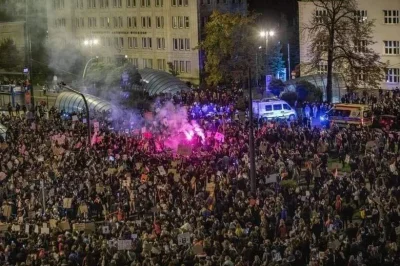 MaxxExx - Dzisiejszy protest w Bydgoszczy. Frekwencja dopisała. #protest #bydgoszcz #...