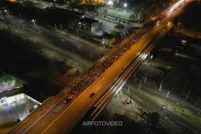 maver - Piękna fota, jak na takie małe miasto jak #konin to były tłumy.

#protestko...