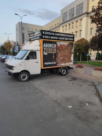 Astelix - W #krakow pewien dostawczak się zepsuł :(

SPOILER