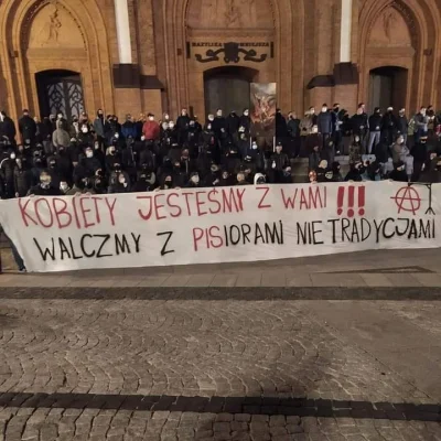 jaroty - O kurde, pod kościołem w Białymstoku taka sytuacja xD

 #tvpis oczywiście ni...