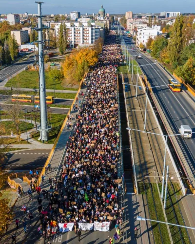 olek12216 - Jakieś 150 osób ( ͡° ͜ʖ ͡°)
#lodz #protest #aborcja #strajkkobiet