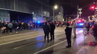 borutajestspoko - Interwencja policji podczas marszu we Wrocławiu
Kibole zaatakowali ...