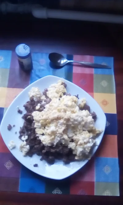 anonymous_derp - Dzisiejszy obiad: Smażona wołowina mielona, jajecznica z 5 jaj z mas...