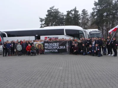 Xatoos - Jednak przyjechała antifa, właśnie zatrzymali się w Legnicy przed Wrocławiem...