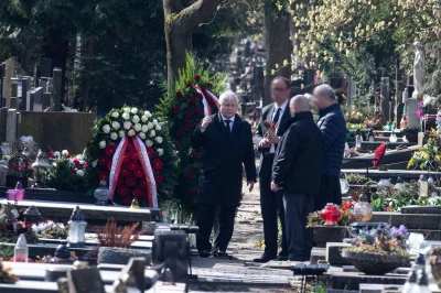 rybak_fischermann - Cmentarze zamknięte, ale oczywiście nie dla wszystkich
#koronawi...