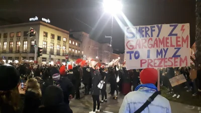 Piter232 - Pod Palmą również blokada ronda, na środku z wachlarzami i bębnami tańczy ...