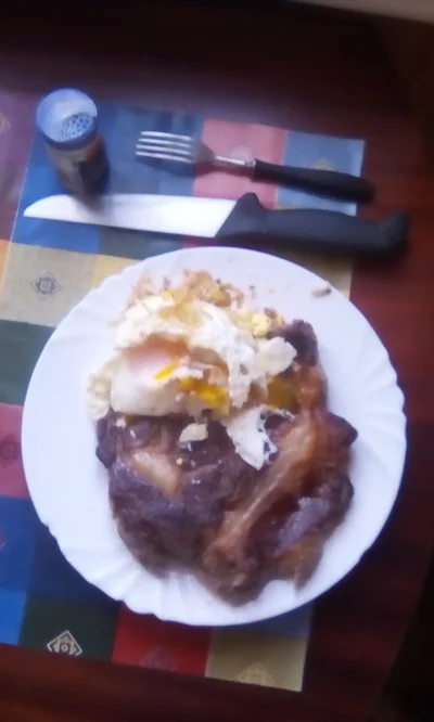 anonymous_derp - Dzisiejszy obiad: Smażony antrykot, cztery jajka sadzone, masło klar...
