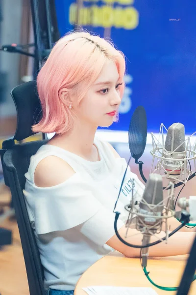 XKHYCCB2dX - #nagyung #fromis9
#koreanka