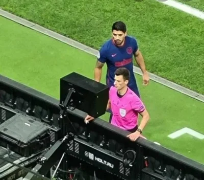 Kaderabek - I tak codziennie, wszyscy przerywają swoje obowiązki o 10:30, aby przeczy...